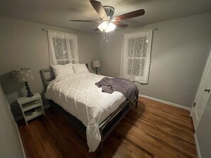 2 bedrooms, free WiFi, bed sheets - Cozy Blue Farmhouse (Boise)