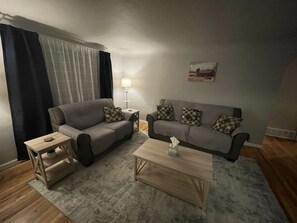 Smart TV, video games - Cozy Blue Farmhouse (Boise)