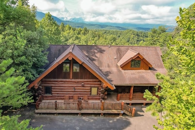 Great Smoky Lodge: Spectacular Views, Elegant, Top Amenities, near Gatlinburg & Area Attractions