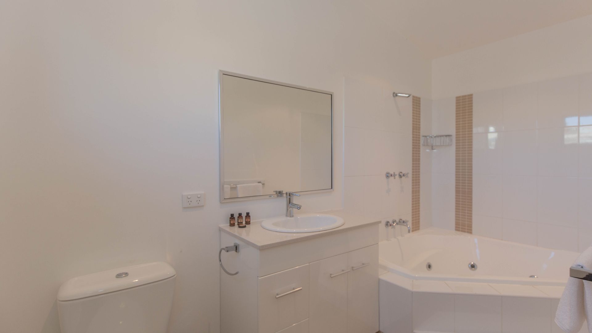 Khione - 5/23-25 Kirwan Close — image 11