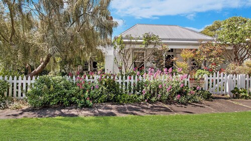 Hillingden - wonderfully restored cottage in the heart of Port Fairy