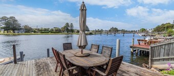 The Moorings - Absolute River Frontage