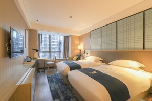 Habitación superior con 2 camas individuales | Escritorio, cortinas blackout, insonorización y wifi gratis 