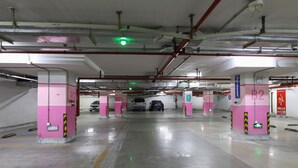 A multi-level parking garage with clearly marked lanes and exit signs. - ECHARM HOTEL（Xi Qiao Shan, Foshan） (Foshan)