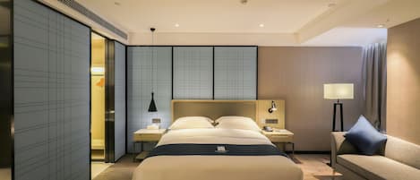 Deluxe Double Room | Desk, blackout drapes, soundproofing, free WiFi