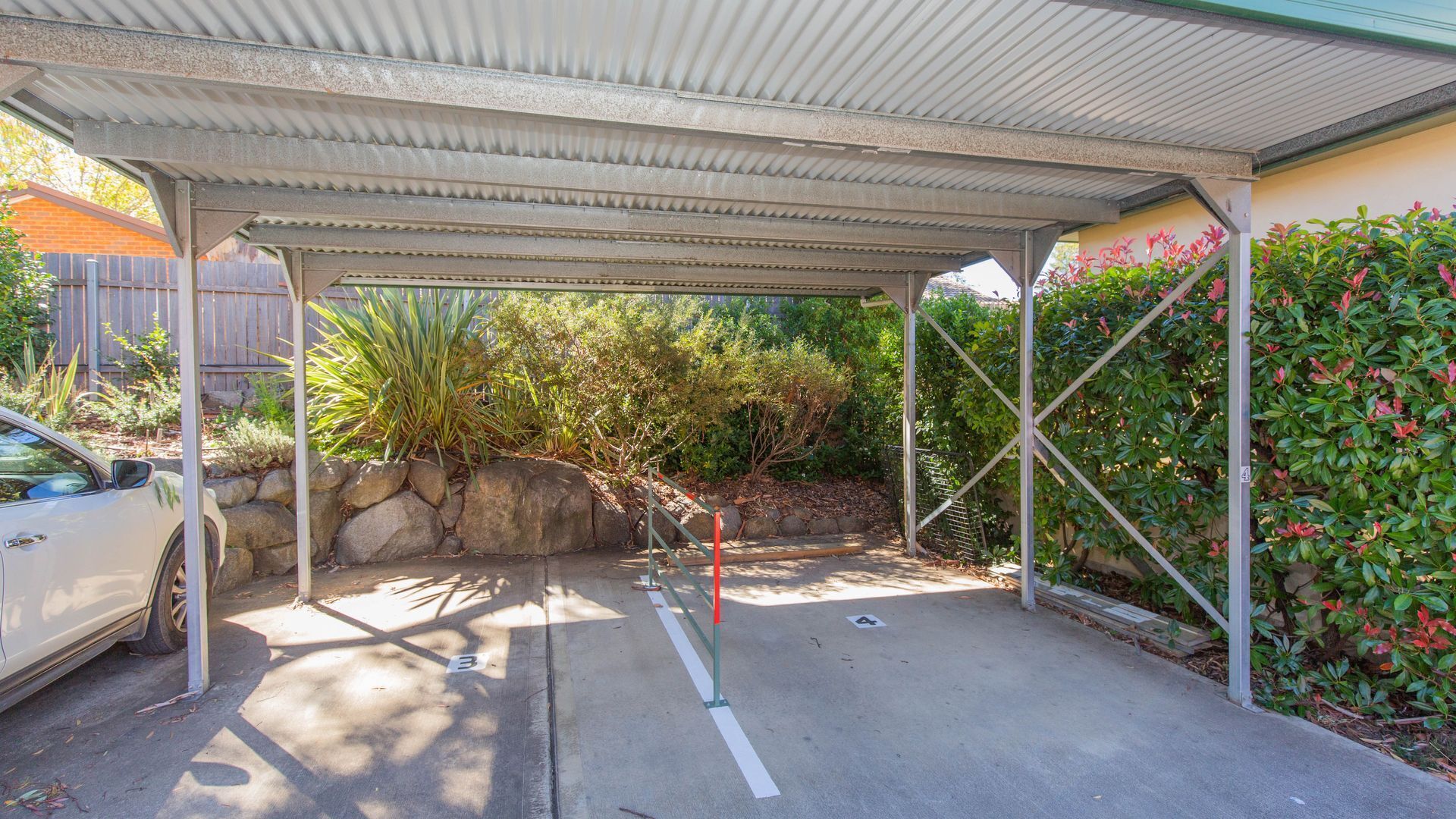 Cobb & Co - 3/39 Cobbon Cres — image 8