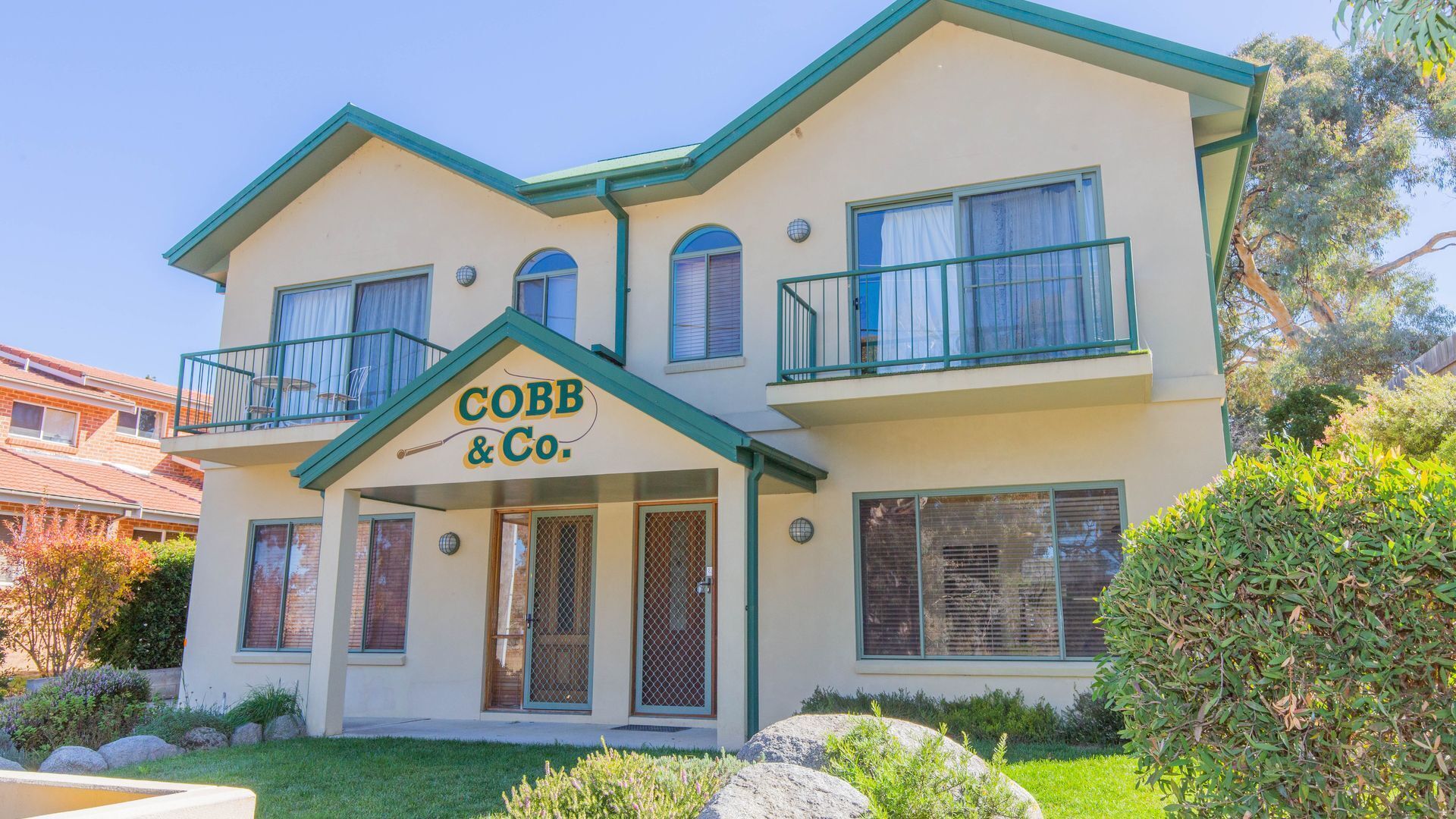 Cobb & Co - 3/39 Cobbon Cres — image 9