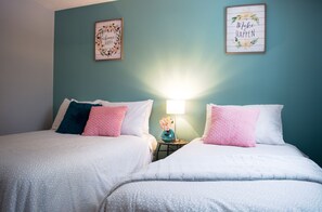 5 bedrooms, iron/ironing board, free WiFi, bed sheets