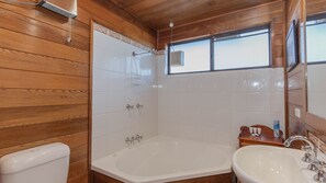 Ensemble douche/baignoire, serviettes fournies