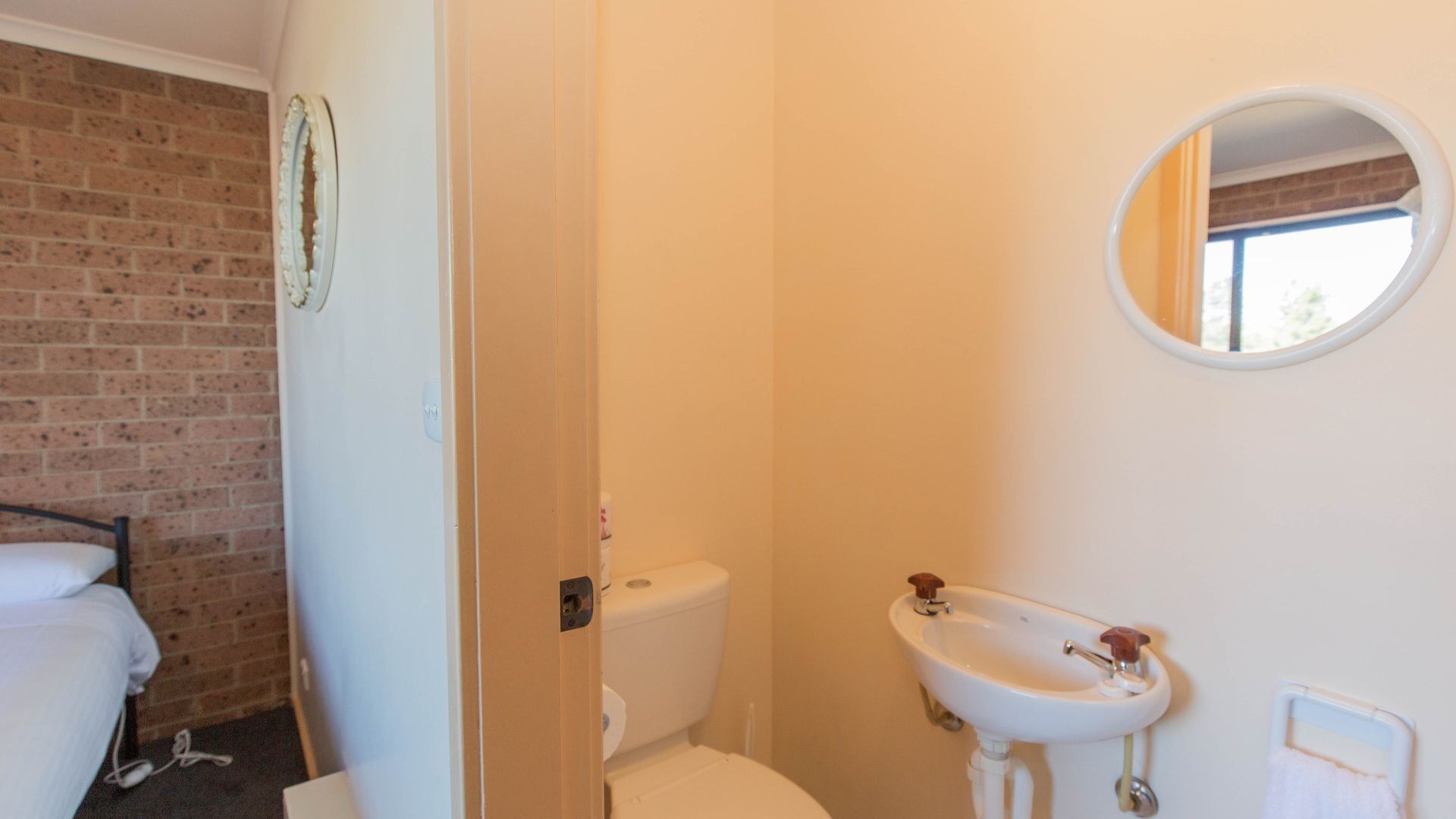 Lodge 67 - 3/58 Townsend Street — image 2