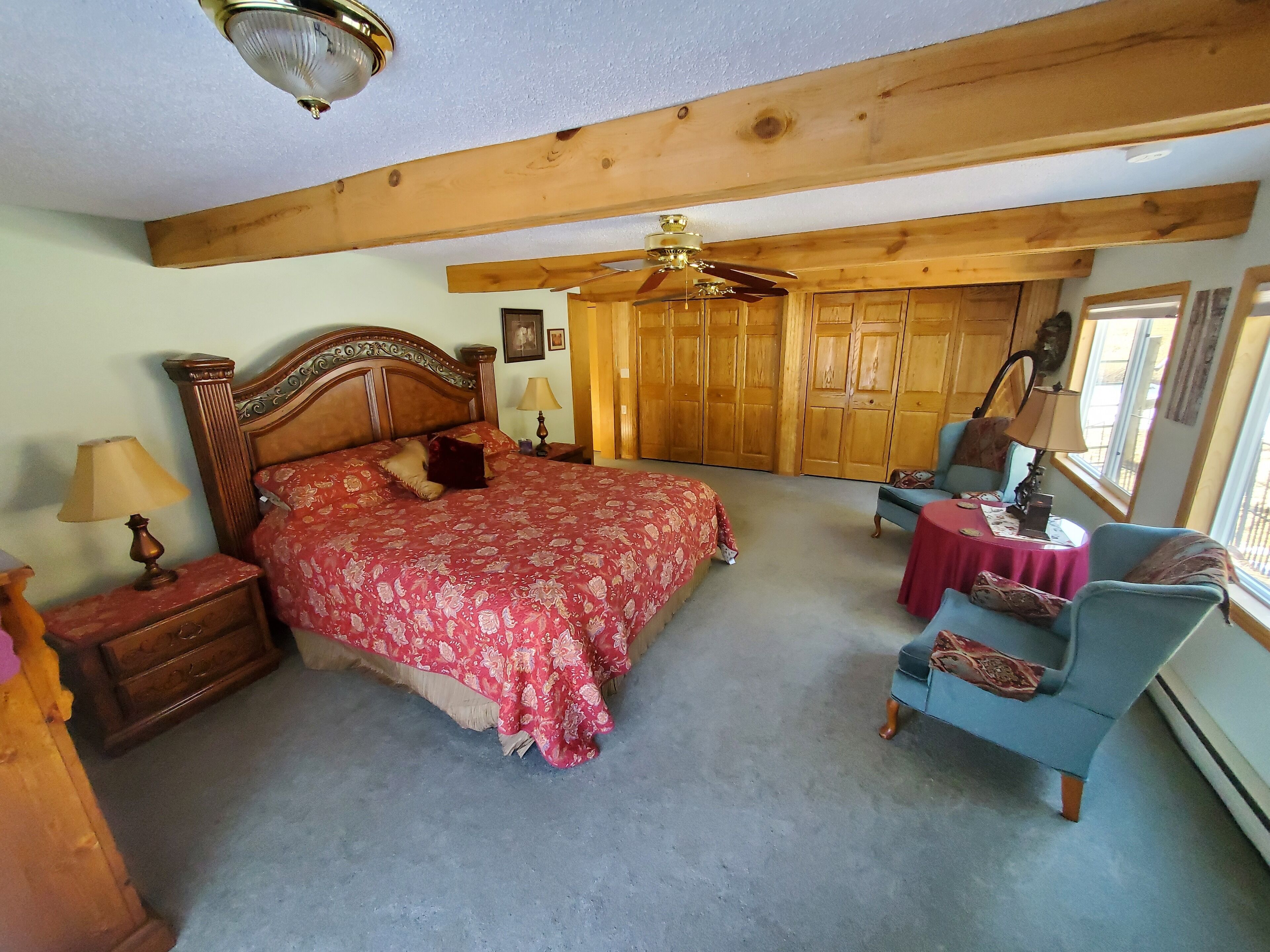 Borders National Forest/Sleeps 8-Close to Town/Privacy Yes!