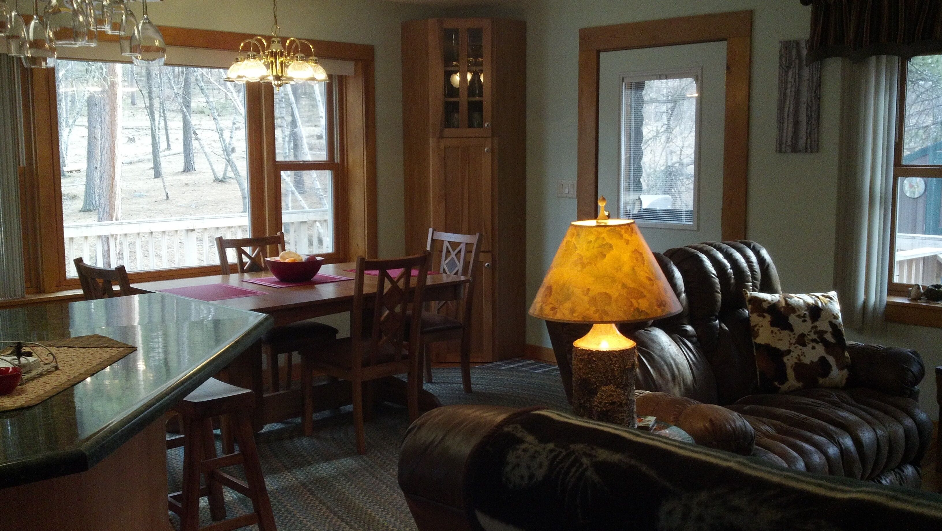 Borders National Forest/Sleeps 8-Close to Town/Privacy Yes!