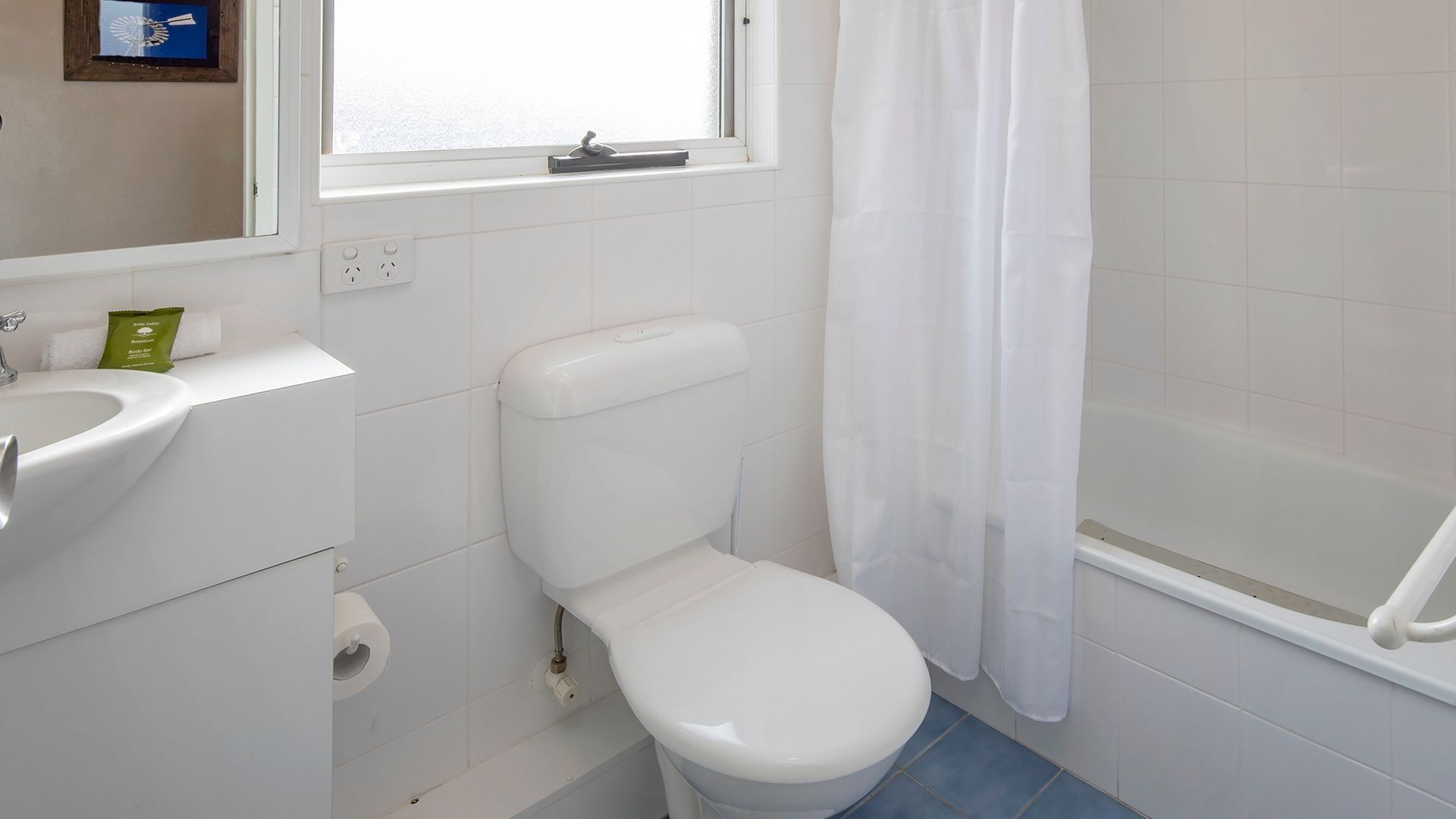 Cascades - 18/3 Kurrajong Street — image 2