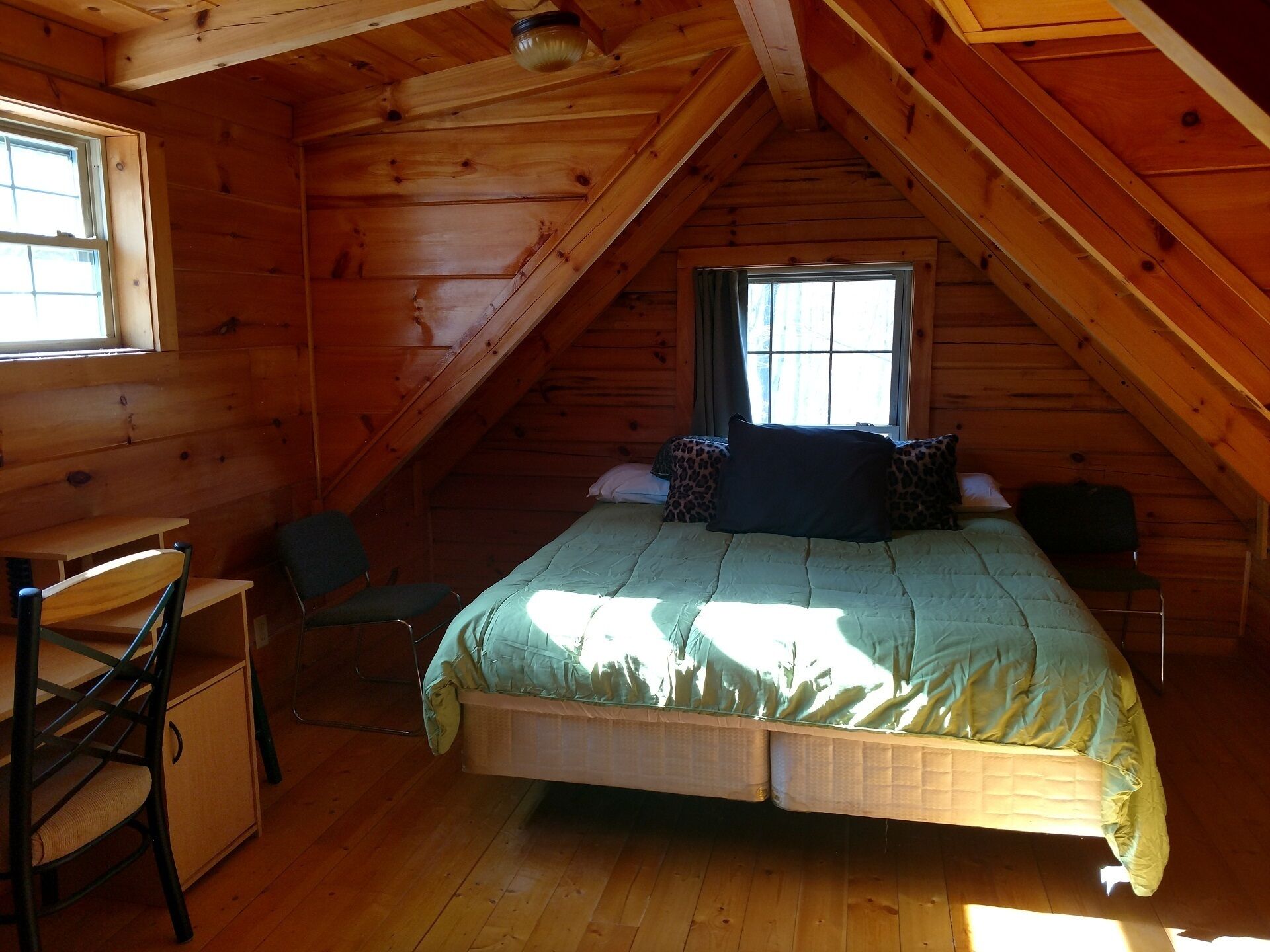 Log Cabin 2 acres borders Lehigh River & Trail-Game room, Bar, Fire Pit, hot tub