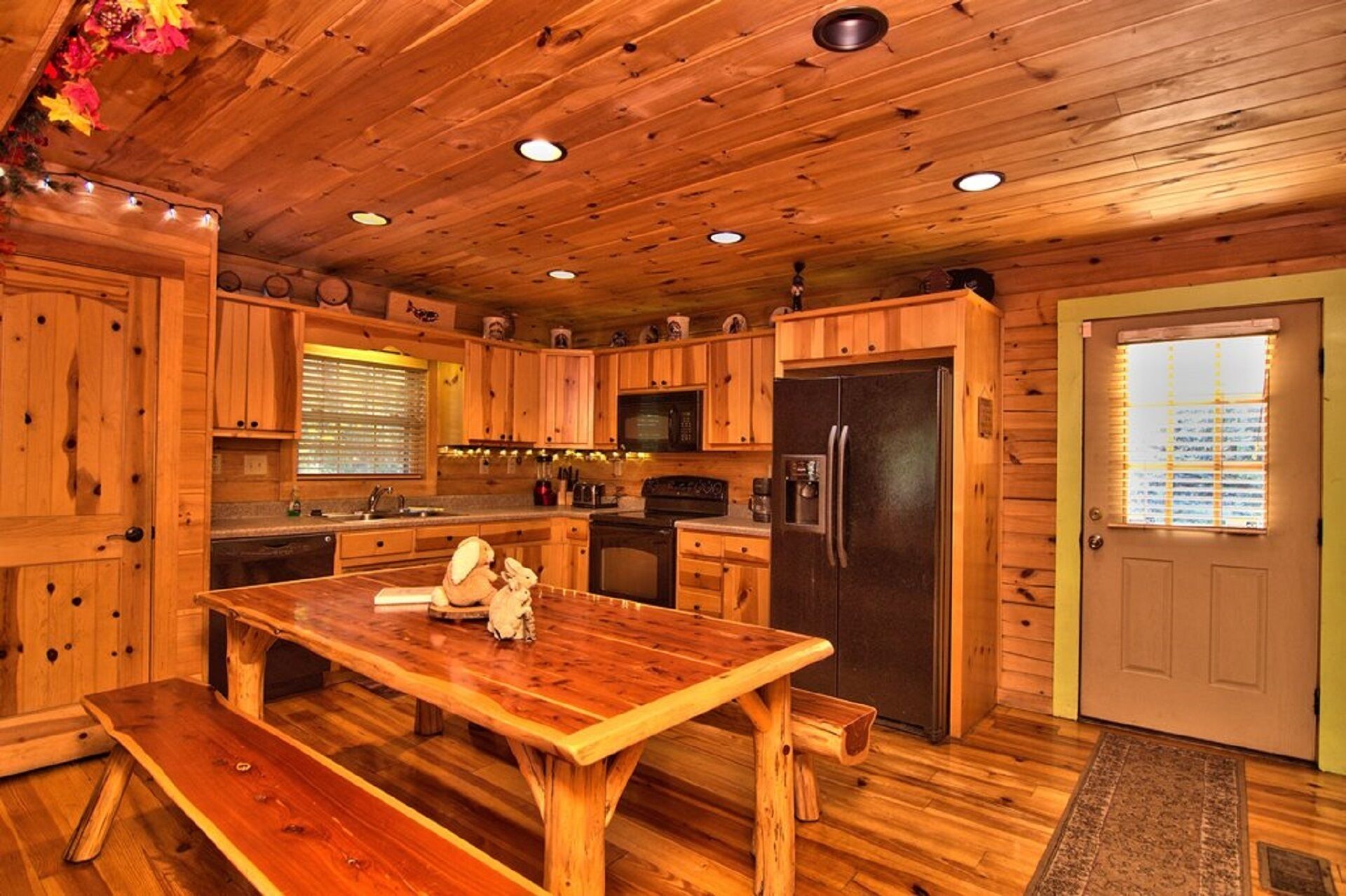 Log Cabin 2 acres borders Lehigh River & Trail-Game room, Bar, Fire Pit, hot tub