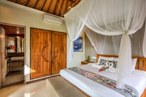 3 bedrooms, in-room safe, iron/ironing board, free WiFi