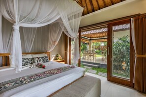 3 bedrooms, in-room safe, iron/ironing board, free WiFi