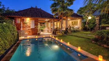 Outdoor pool, sun loungers