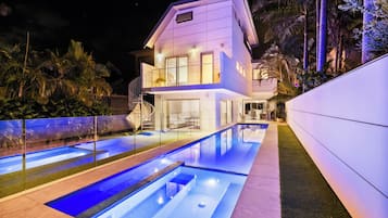 Piscine extérieure, piscine chauffée