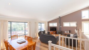 TV - Acacia 5 - 2/2 Kirwan Close (Jindabyne)