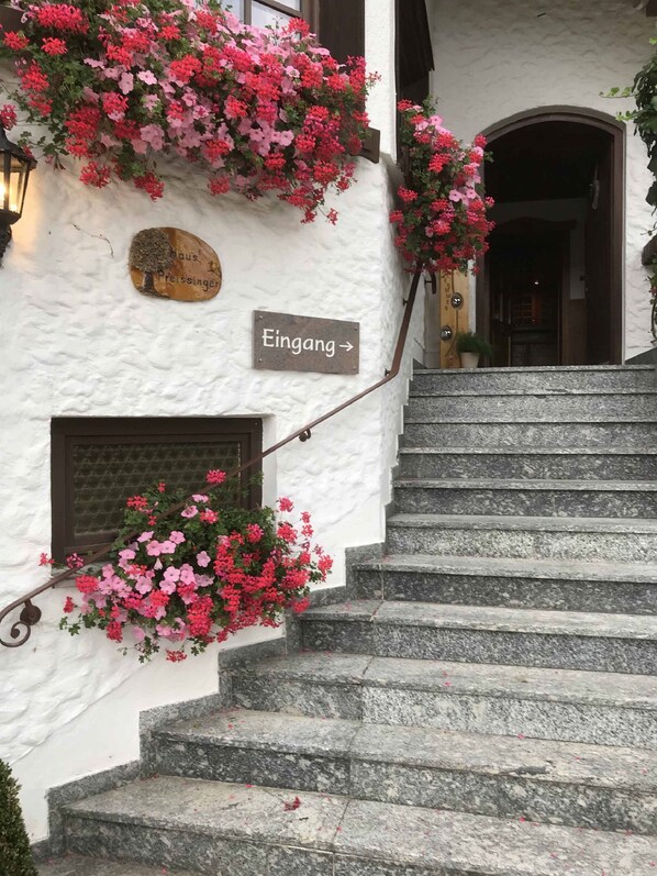 Entrée de l’hébergement