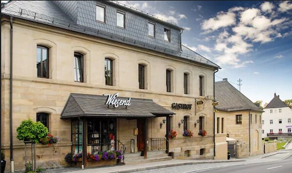 Front of property - Hotel Wiesend (Kulmain)