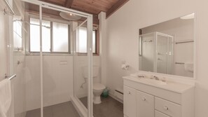 Shower, towels - Grindelwald - 1/39 Townsend Street (Jindabyne)