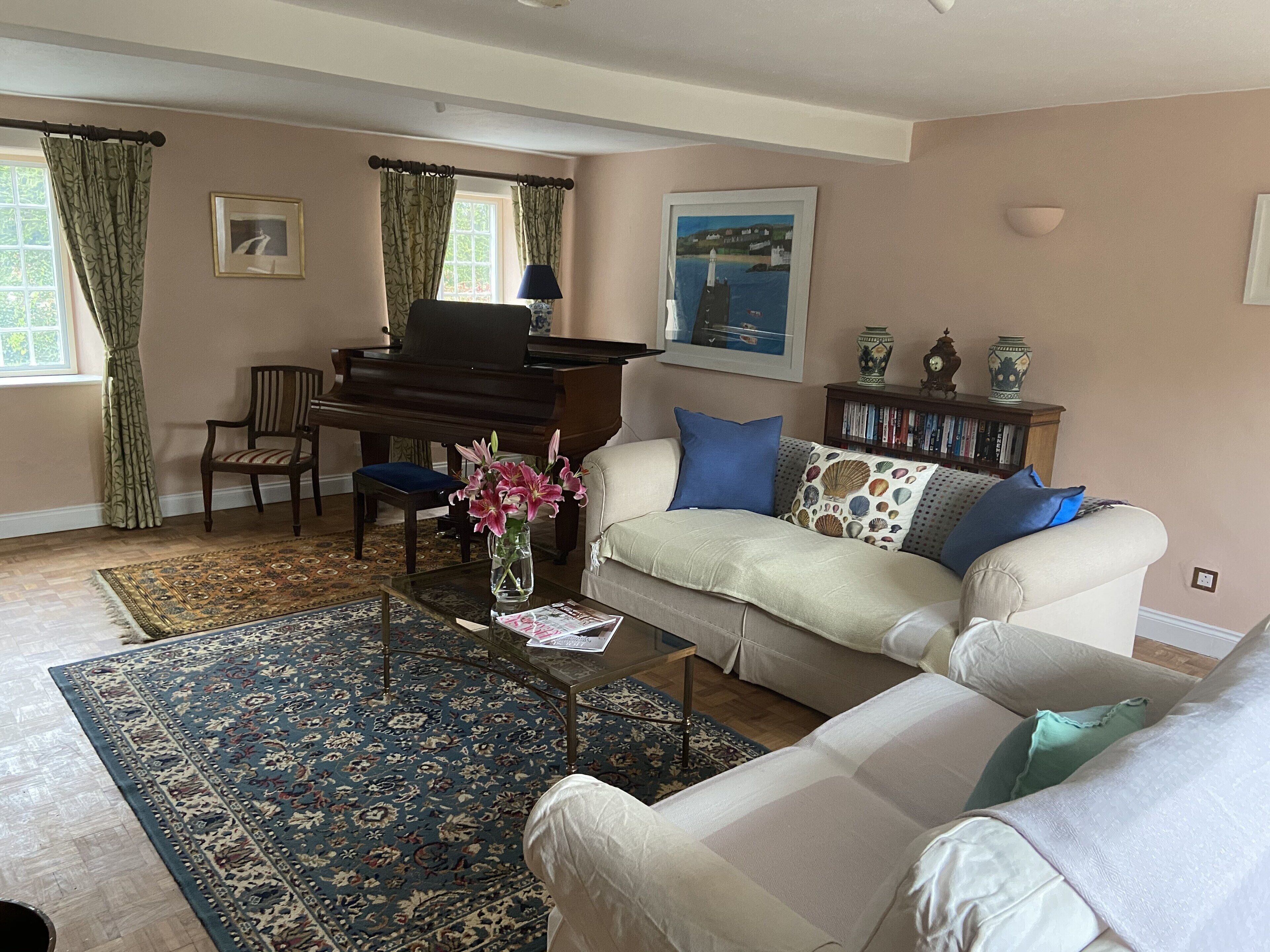 Delightful light and spacious character stone cottage near the Jurassic coast