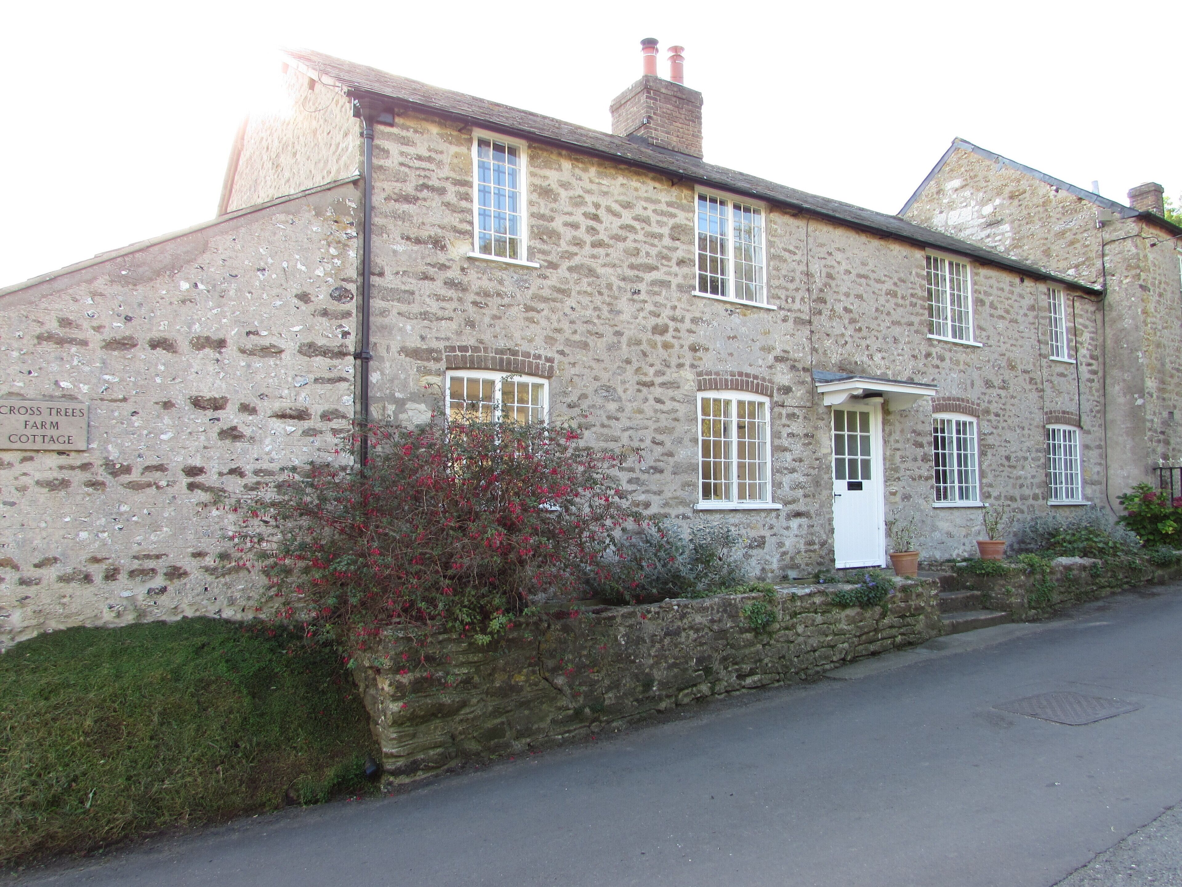 Delightful light and spacious character stone cottage near the Jurassic coast