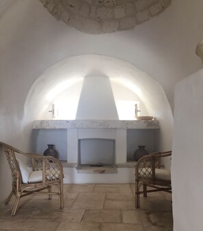 Interior - Mansion among the olive trees and horses (Ceglie Messapica)