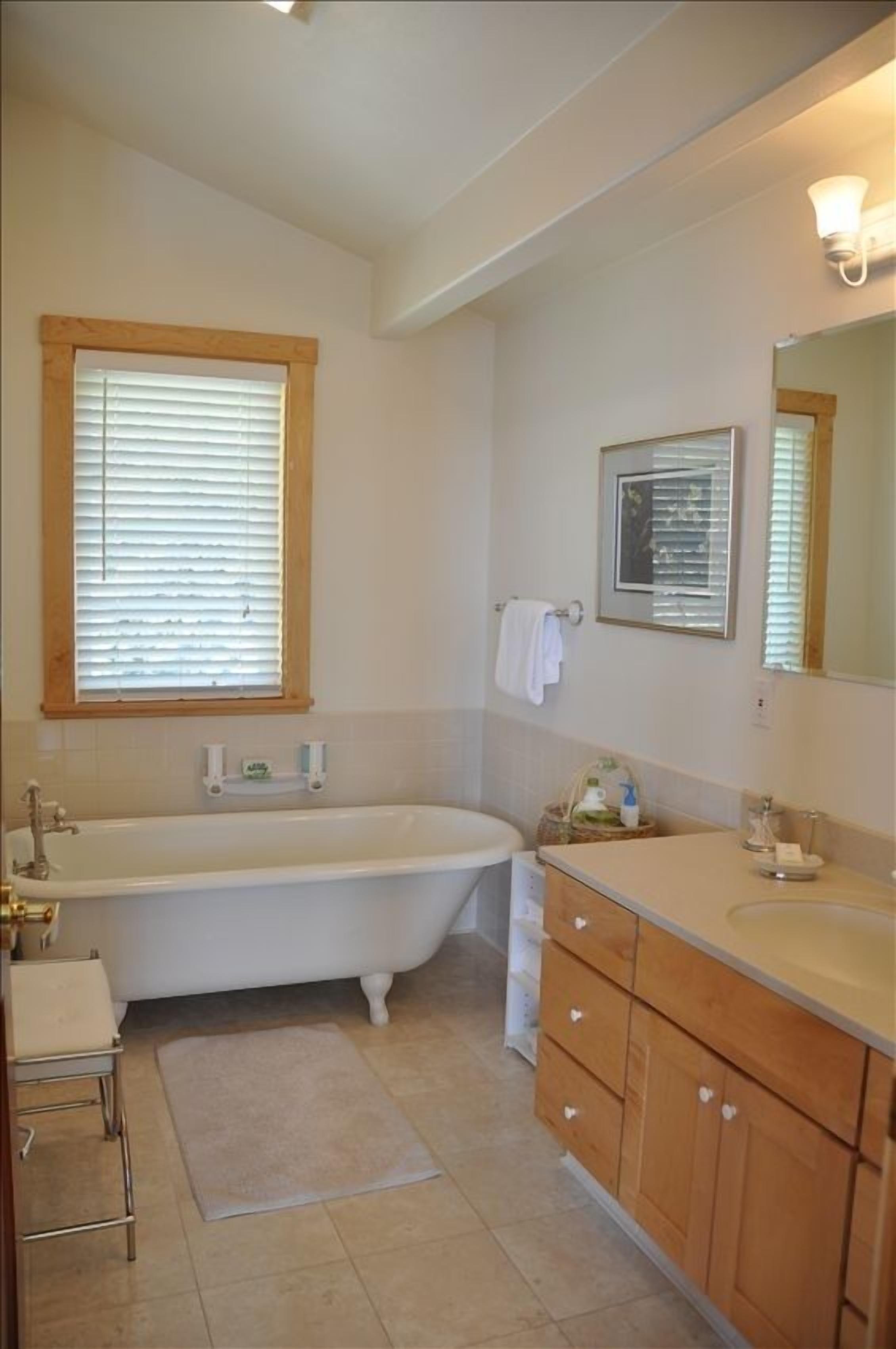 Hidden Cove Beach House- Ketchikan's Premiere Vacation Rental!