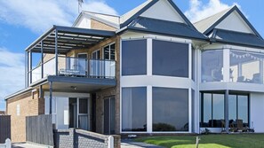 Exterior - Paradise Cove - overlooking East Beach (Port Fairy)