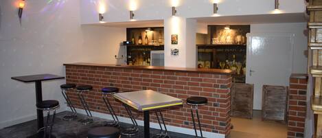 Bar (in der Unterkunft)