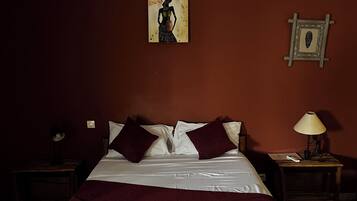 Room, 1 Double Bed (Africaine) | In-room safe, desk, blackout curtains, soundproofing
