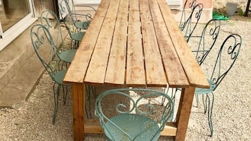 Outdoor dining