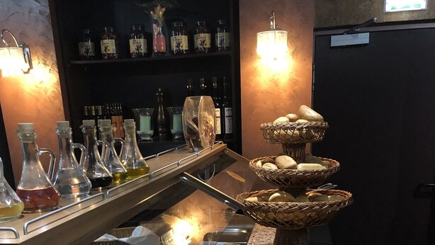 A buffet with various food items and condiments. - Hotel & Restaurant Poseidon (Bayreuth)