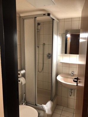 Enkeltrom | Bad | Hårføner og håndklær
