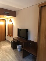 Cortinas blackout, wifi gratis y ropa de cama 