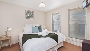 3 bedrooms, iron/ironing board, WiFi, bed sheets