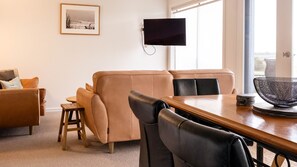 Dining - Moyne Views 2 - Overlooking The Edge Of The Moyne River (Port Fairy)
