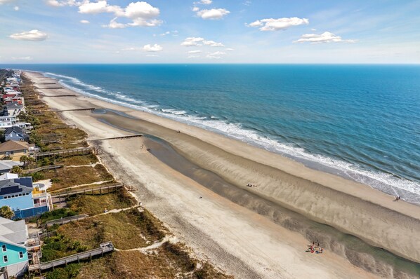Beach nearby - House on 4th E Huron- Sunshine House- Screened Porch - Mins from the Beach (Folly Beach)