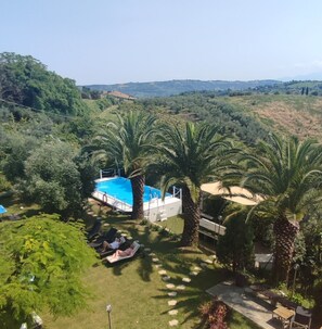 Outdoor pool - Country house in the hills 8 km from St. Benedict of T. Mediterranean Atmosphere (Monsampolo del Tronto)