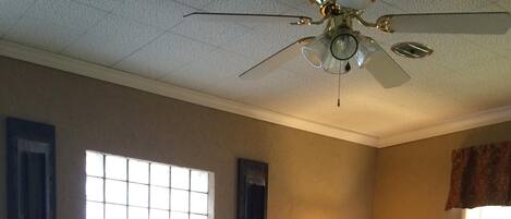 5 dormitorios, tabla de planchar con plancha, wifi gratis y ropa de cama