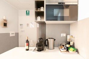 Fridge, microwave, oven, stovetop - Living rhome - Apartment conduits  (Roma)