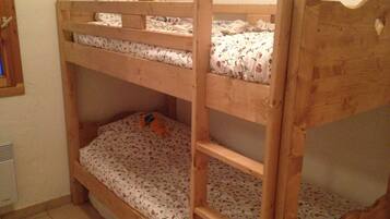 4 Schlafzimmer, Reisekinderbett, kostenloses WLAN, Bettwäsche