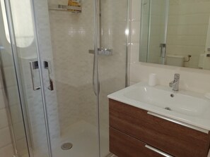 ヘアドライヤー、タオル