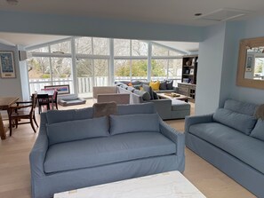 Smart TV, DVD player, books, stereo