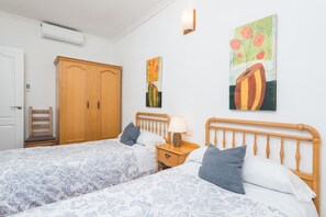 3 bedrooms, iron/ironing board, free WiFi, bed sheets