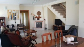 Smart TV, fireplace, DVD player, table tennis