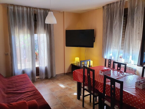 Dining - Flat with terrace in Arenas de San Pedro, Sierra de Gredos (Arenas de San Pedro)